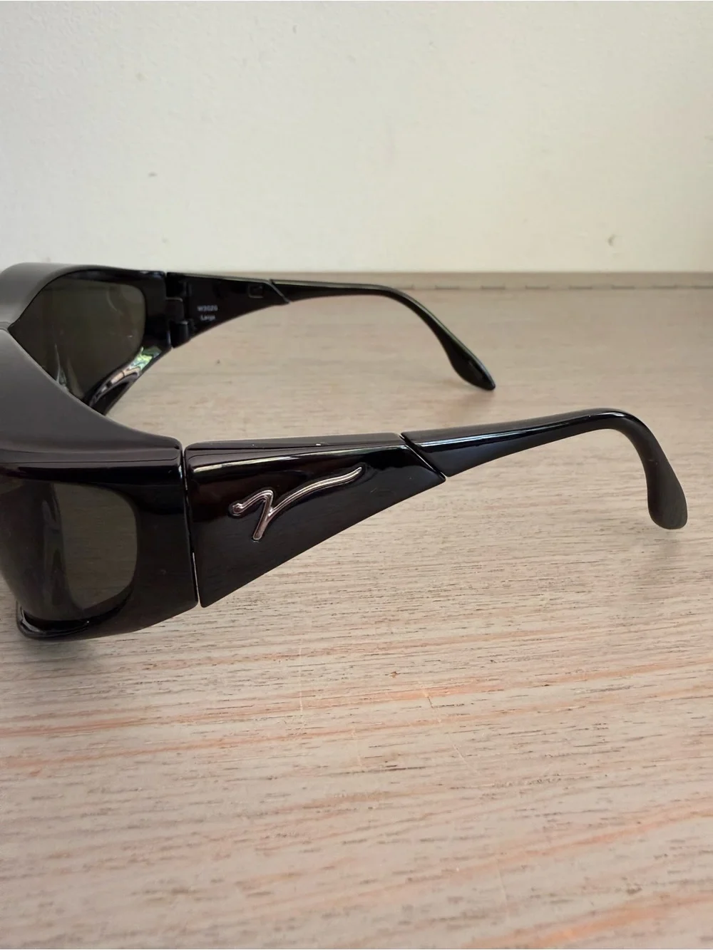 Vistana X Live Eyewear Polarized Fit-Over Wrap Sunglasses Large W302G Black Onyx